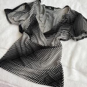 y2k black and white fitted stripped top